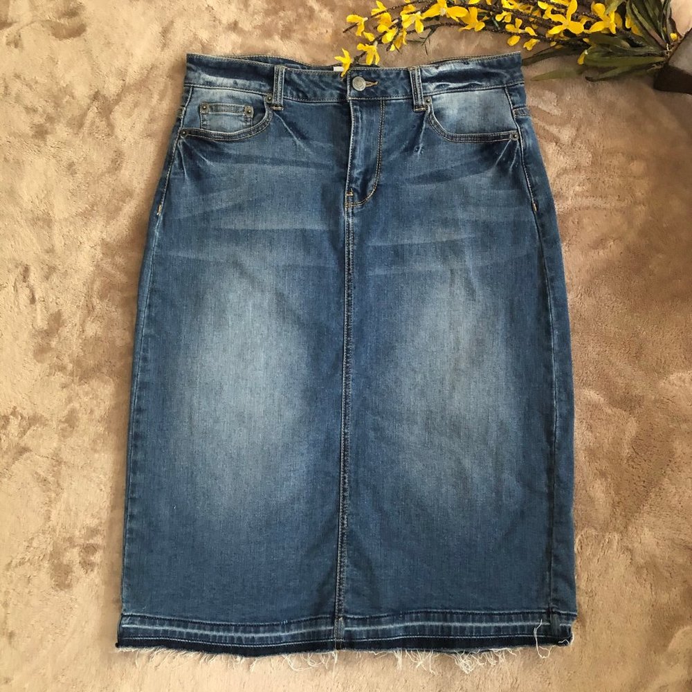 Kenneth Cole Reaction Moderna Denim Skirt - Picture 2 of 10